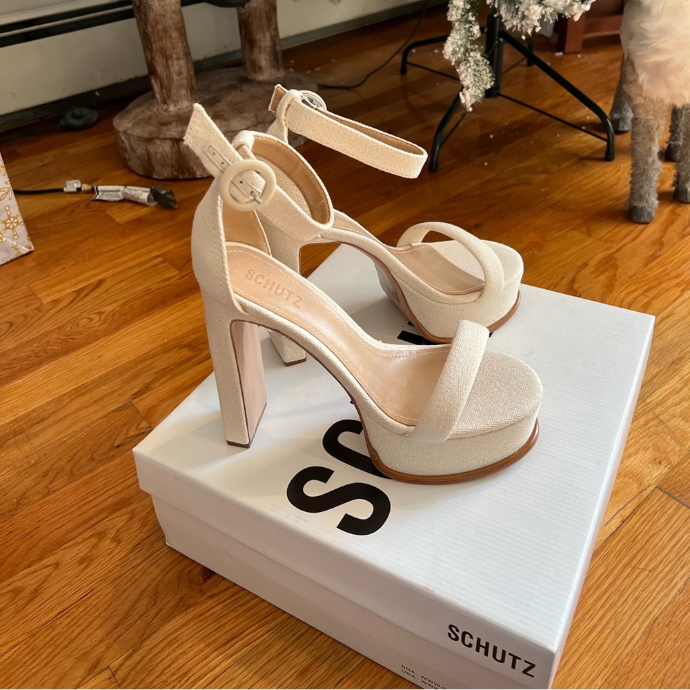Classy and on trend sandals guaranteed to turn heads.